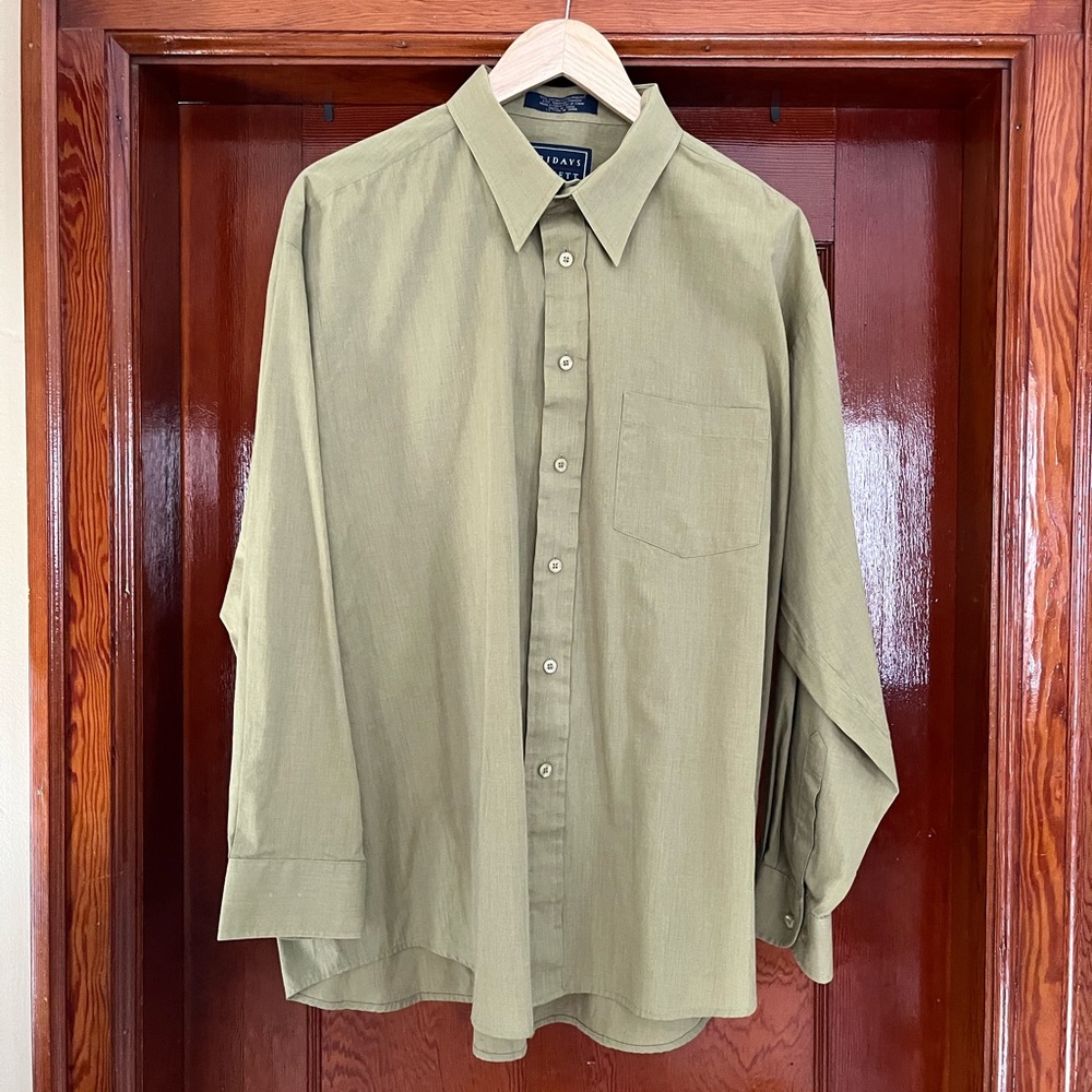 Friday’s by Cluette Men’s olive colored dress shirt, Neck size 17.5, 34/35